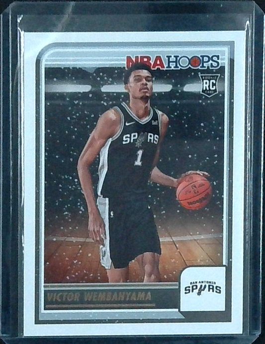 VICTOR WEMBANYAMA 2023-24 PANINI NBA HOOPS HOLIDAY ROOKIE