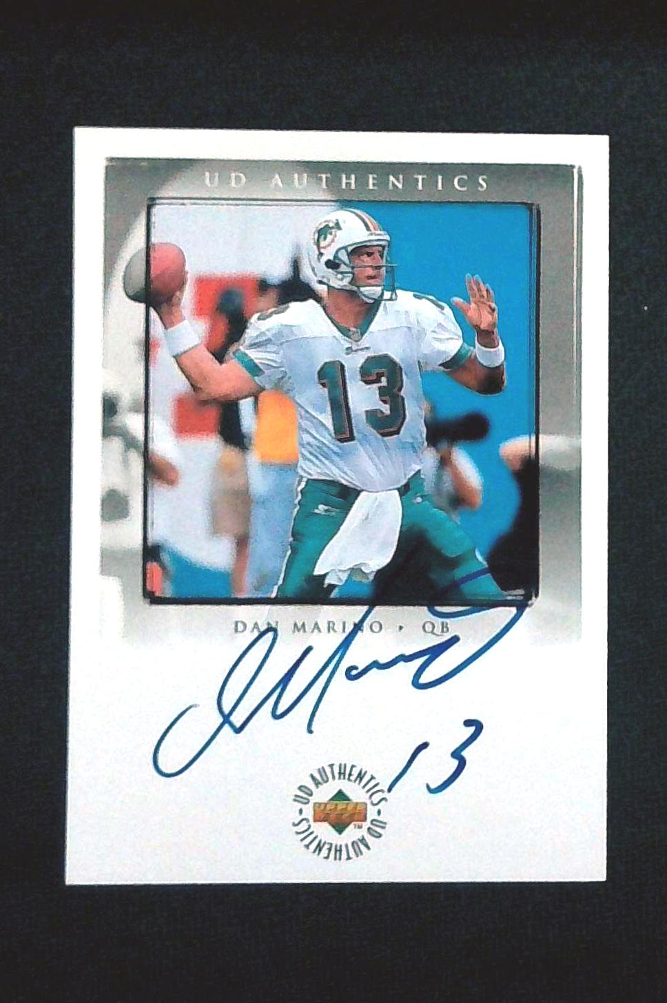 1999 UPPER DECK UD AUTHENTICS AUTO #DM DAN MARINO HOF