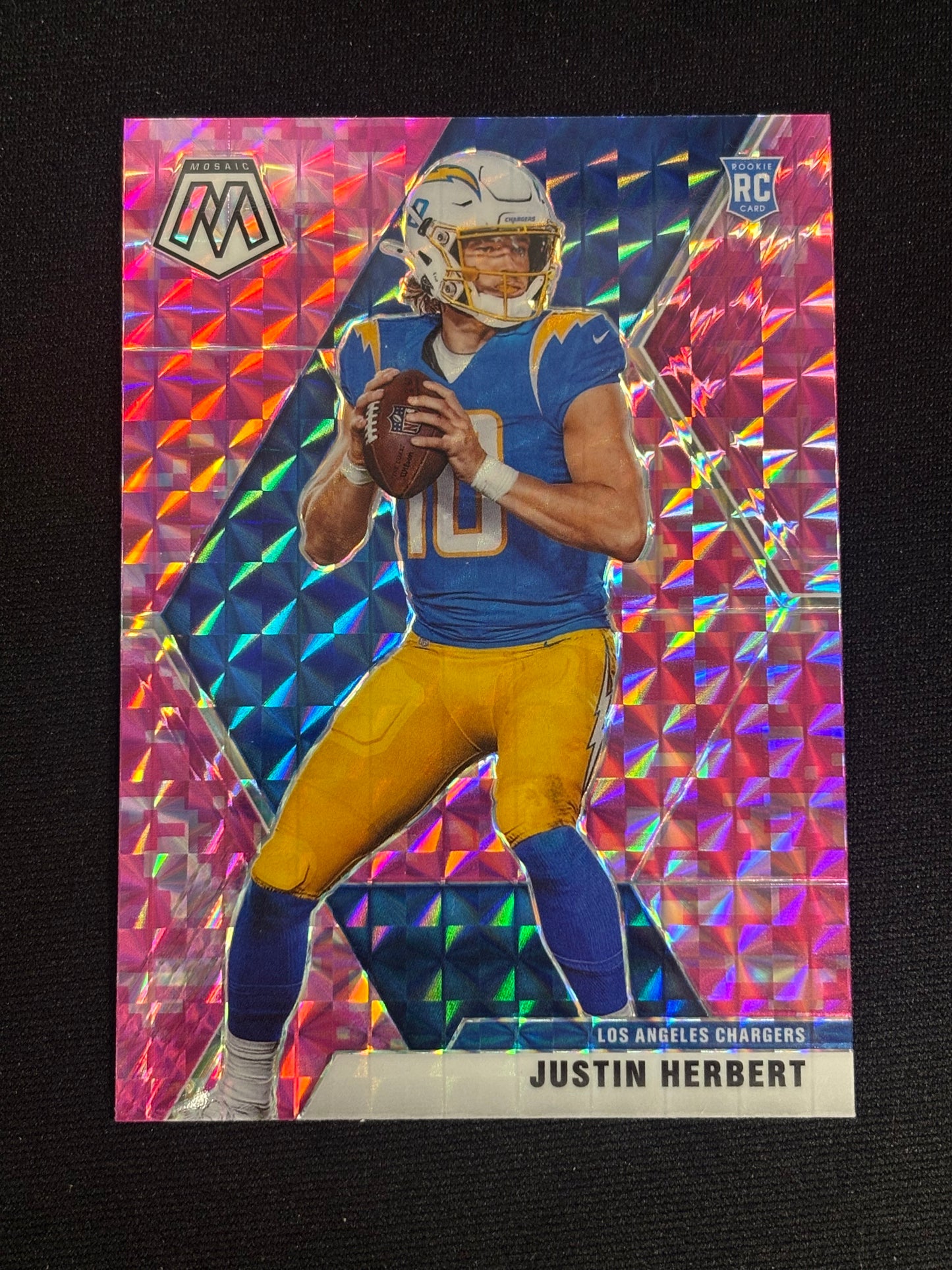 2020 Panini Mosaic - Rookies Justin Herbert #204 Camo Pink Mosaic Prizm (RC)