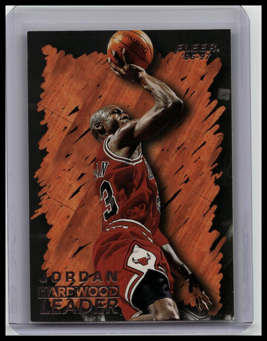 MICHAEL JORDAN 1996-97 FLEER BASKETBALL HARDWOOD LEADER BULLS #123