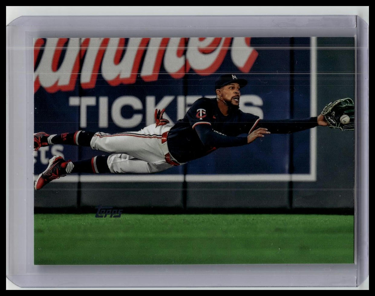 2025 Topps Series 2 Baseball Byron Buxton True Photo Variation SSP #530 Twins