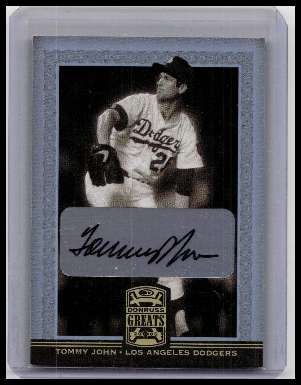 2005 Donruss Greats Gold Holofoil Signatures Tommy John #83 Auto