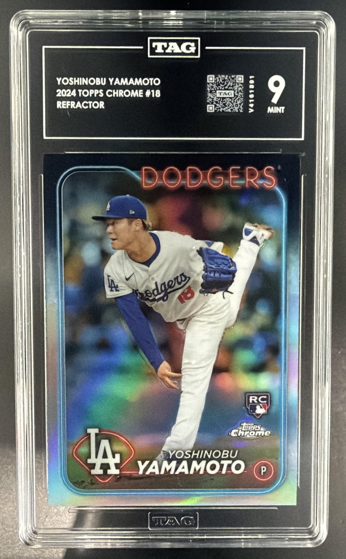 2024 Topps Chrome Yoshinobu Yamamoto #18 Refractor RC Dodgers TAG 9 — front