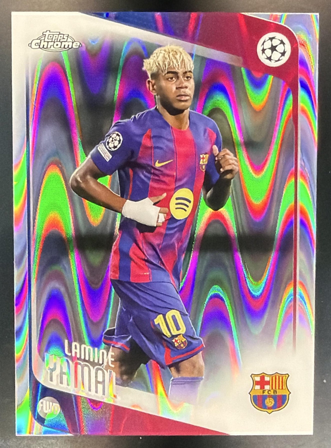 2025 Topps Chrome UEFA Club Competitions Lamine Yamal #10 RayWave Refractor — front