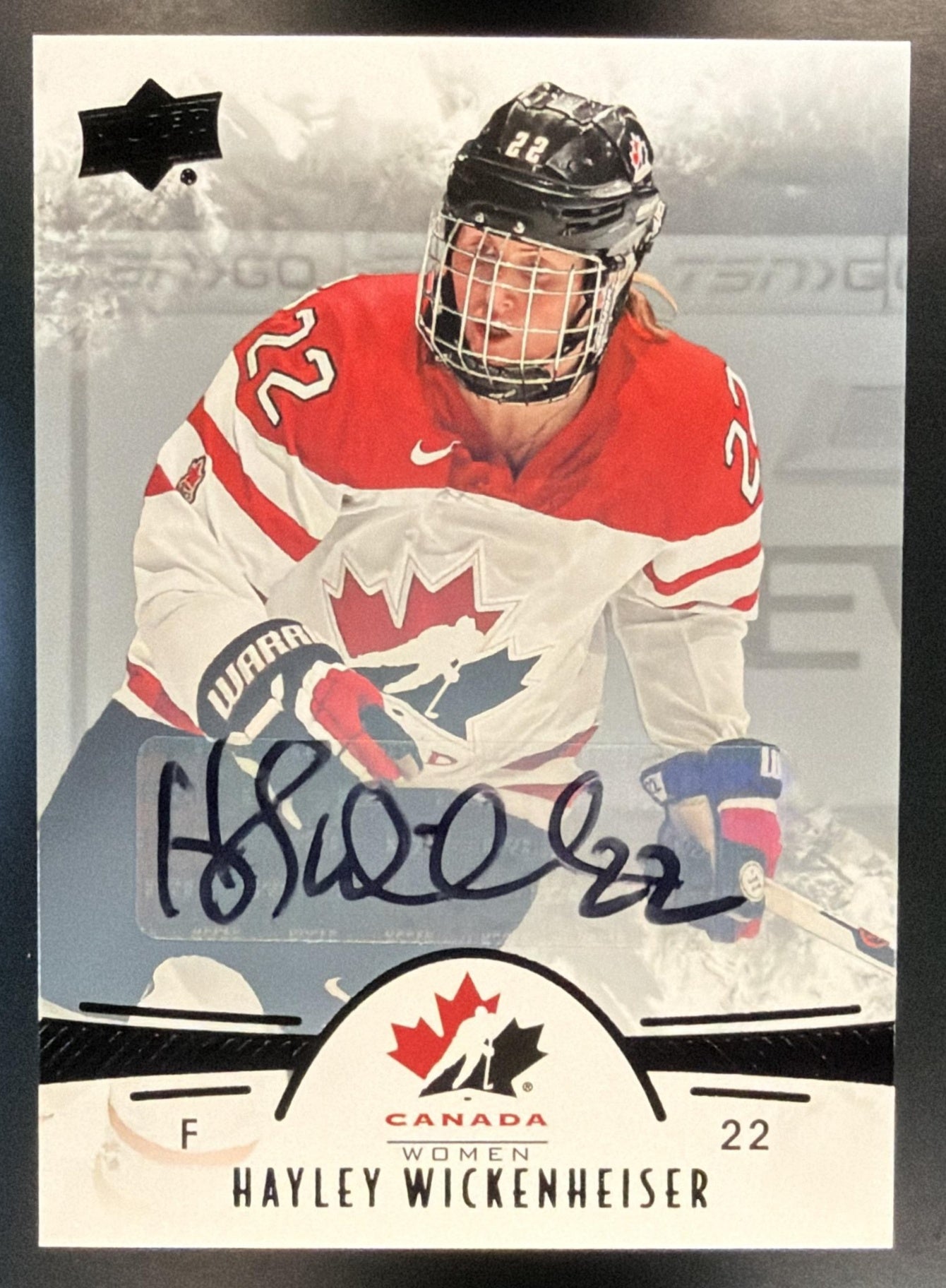 2016-17 Upper Deck Team Canada Juniors Hayley Wickenheiser #1 Black Auto /5 — front