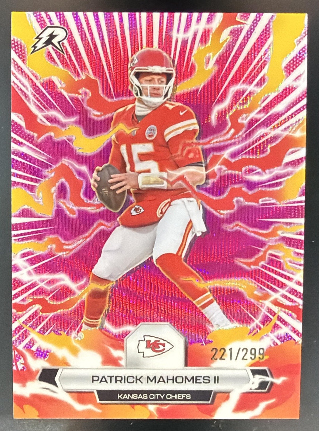2025 Topps Resurgence Patrick Mahomes II #47 Magenta Surge Refractor /299 — front