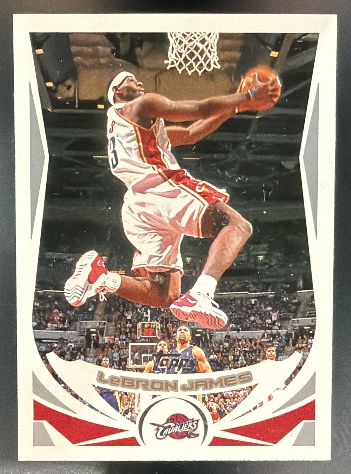 2004-05 Topps LeBron James #23 Cavaliers — front