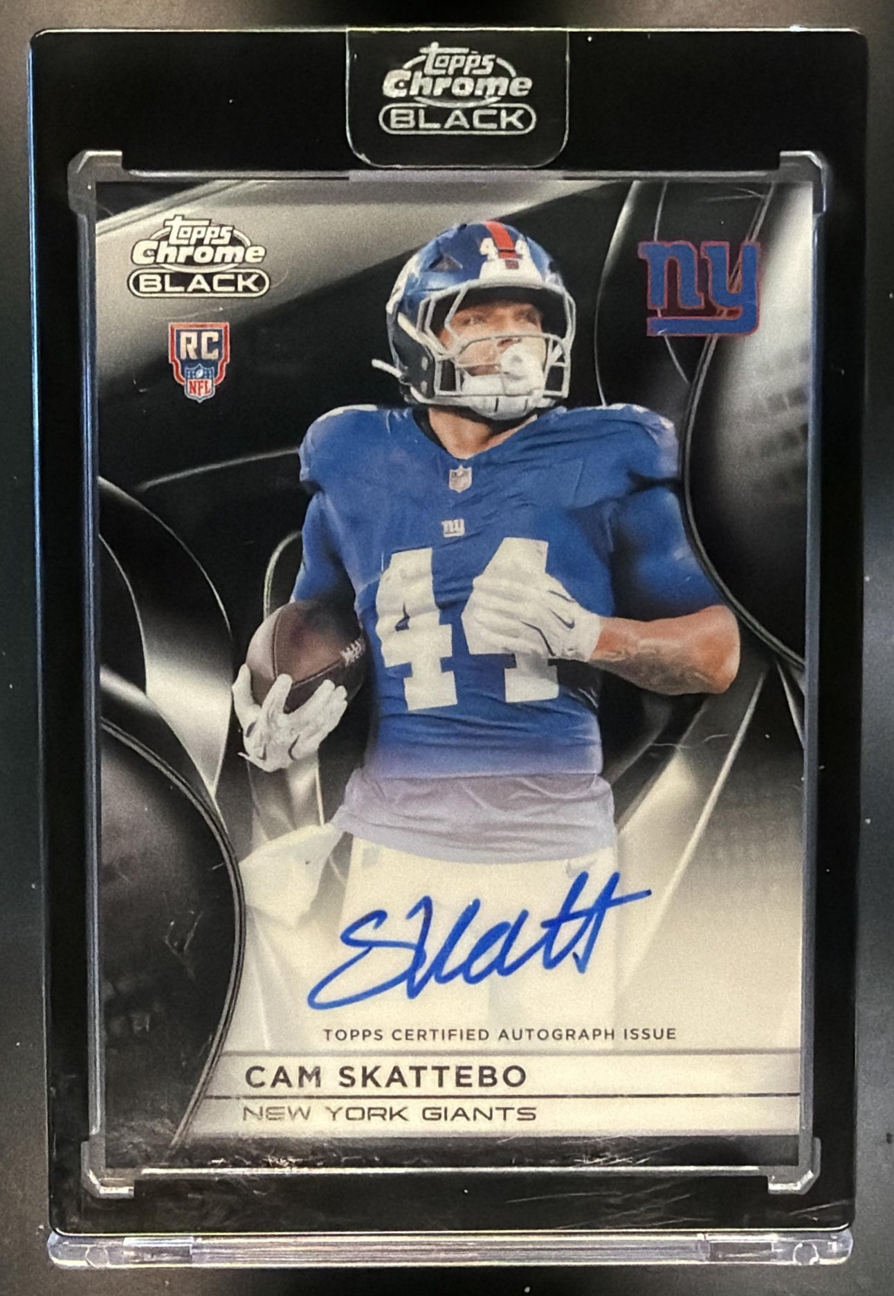 2025 Topps Chrome Black Cam Skattebo #RAU-CSK Rookie Auto RC Giants — front