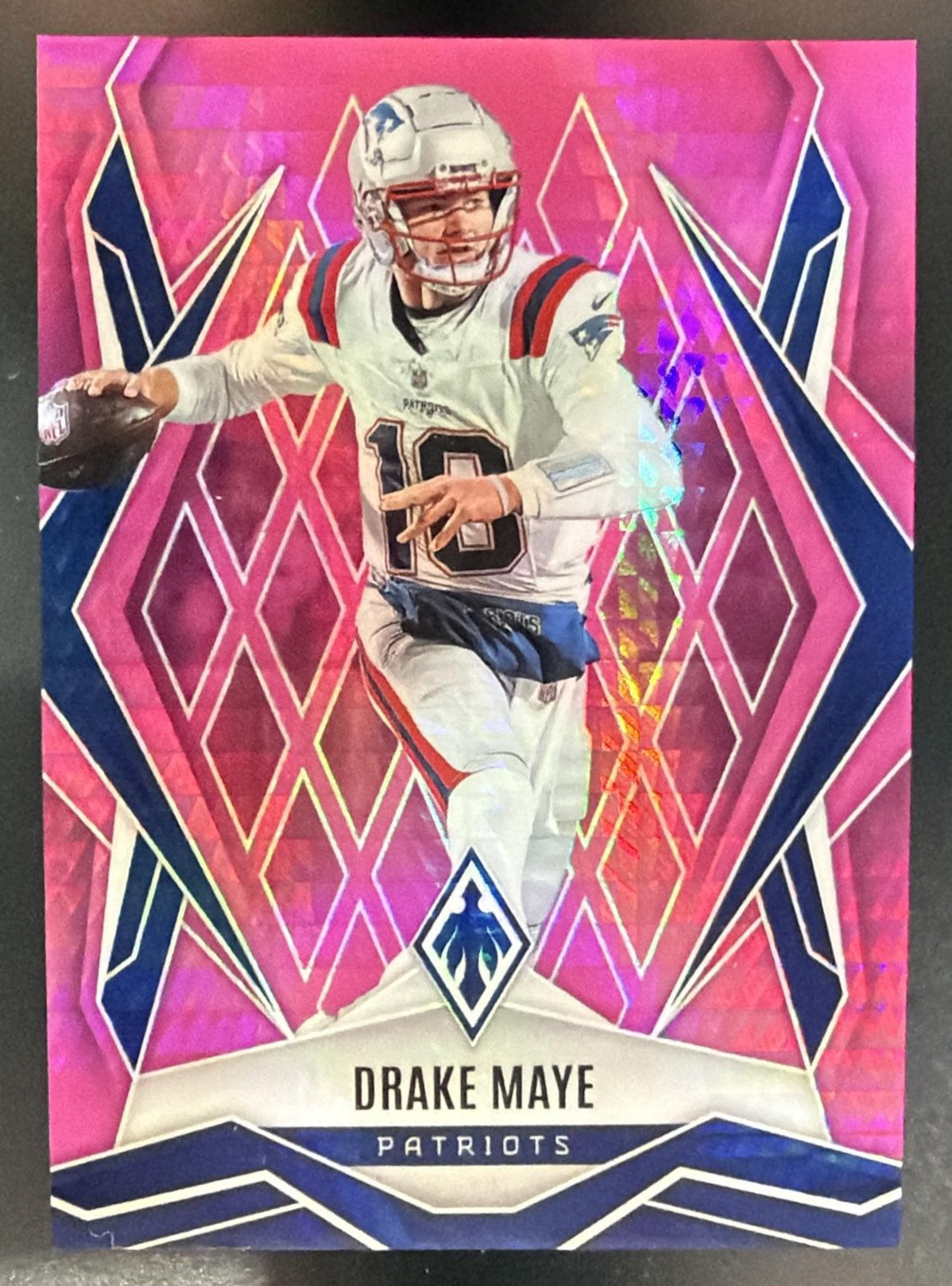 2025 Panini Phoenix Drake Maye #111 Pink Winter Prizm 299/299 Patriots — front