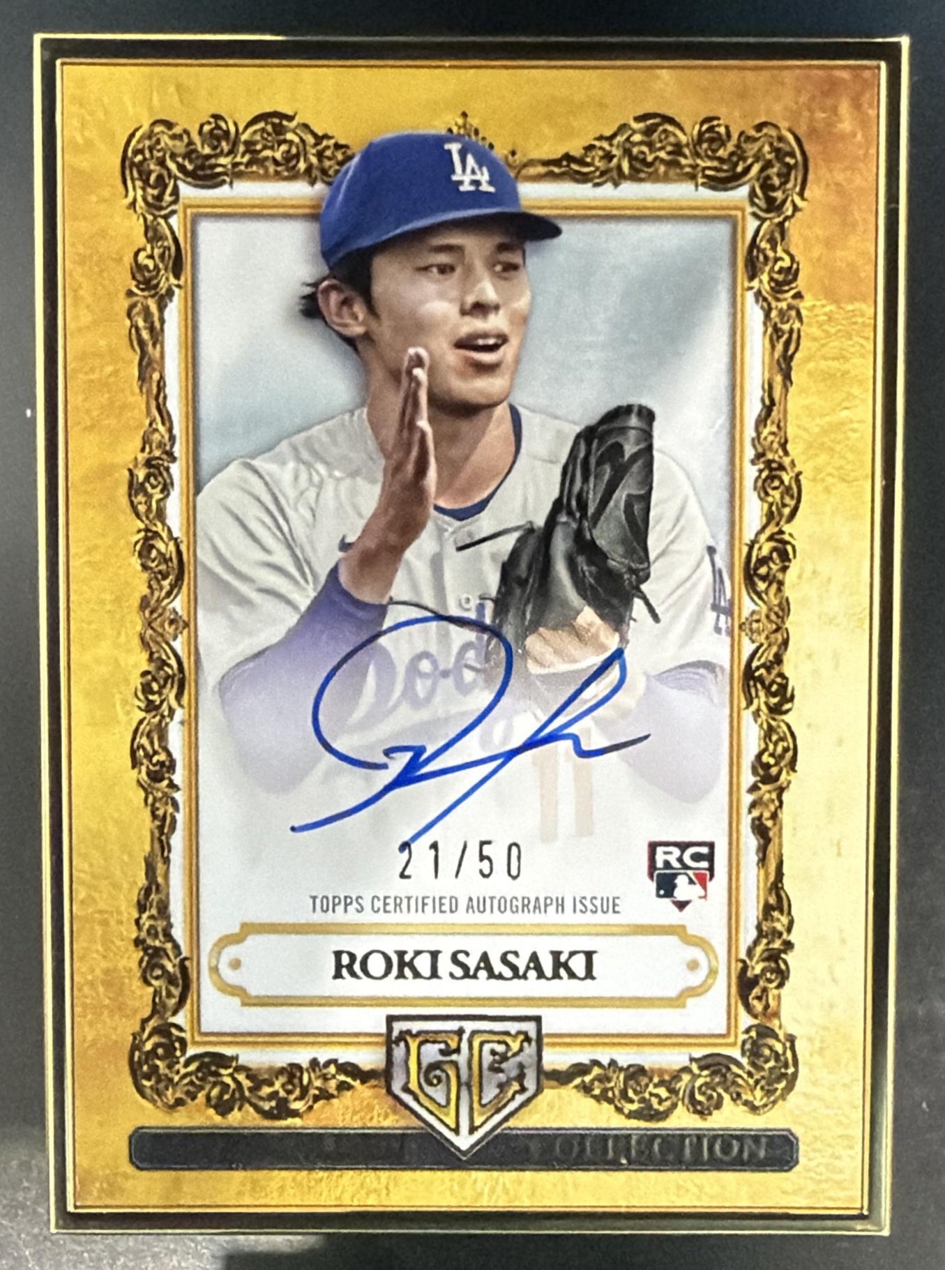 2025 Topps Gilded Collection Roki Sasaki #GOG-SA Gallery of Gold Auto /50 — front